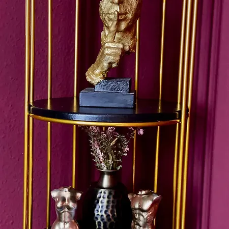 Mit Whirlpool, Sauna, Pole Dance Und Mehr