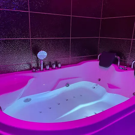 Mit Whirlpool, Sauna, Pole Dance Und Mehr Apartmán Essen