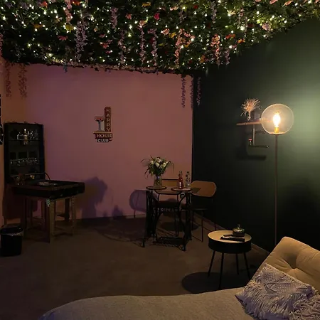 Mit Whirlpool, Sauna, Pole Dance Und Mehr Apartament