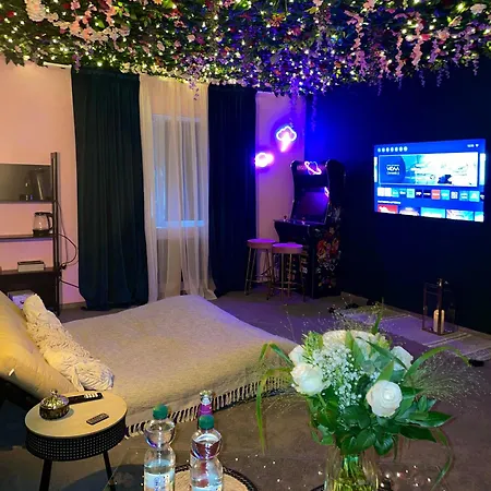 Mit Whirlpool, Sauna, Pole Dance Und Mehr 에센