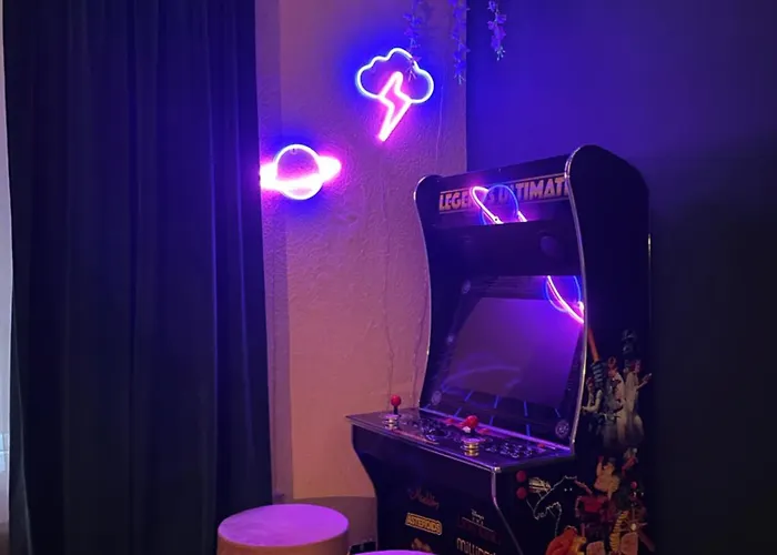 Mit Whirlpool, Sauna, Pole Dance Und Mehr * エッセン