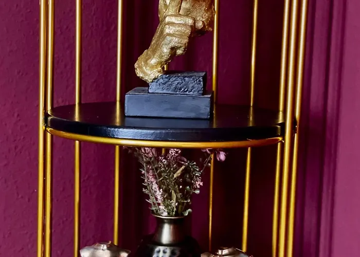 Mit Whirlpool, Sauna, Pole Dance Und Mehr