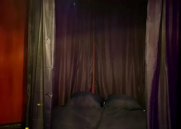 Mit Whirlpool, Sauna, Pole Dance Und Mehr *