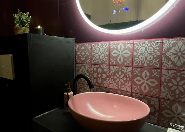 Mit Whirlpool, Sauna, Pole Dance Und Mehr エッセン