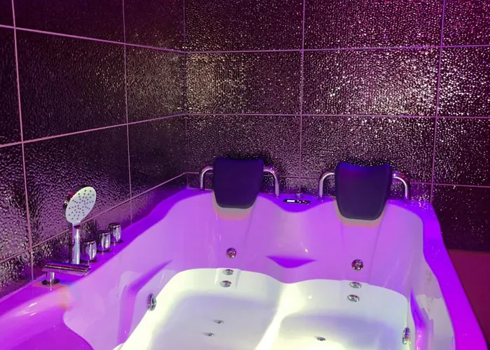 Mit Whirlpool, Sauna, Pole Dance Und Mehr Apartamento *