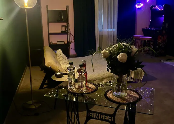 Mit Whirlpool, Sauna, Pole Dance Und Mehr